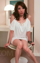 Aya Sakuraba Asian with sexy legs and hot behind sucks joystick